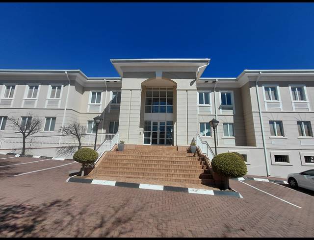 2,415M² OFFICE TO LET IN BRYANSTON
